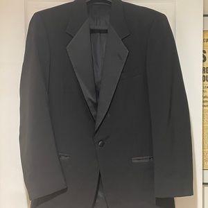 Pierre Cardin black tuxedo (39L)